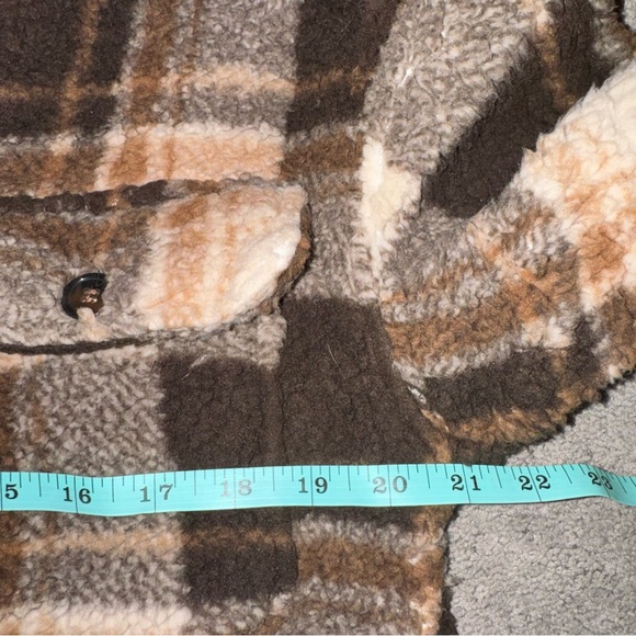 Almost Famous Brown Plaid Button-Up faux Sherpa teddy Jacket Shacket L - Picture 8 of 9